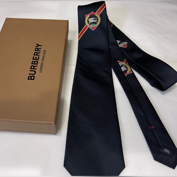 🎁HOLIDAY 24’🎁🔥🆕💯ICONIC BURBERRY HORSEFERRY KNIGHT CREST NAVY MOTIF T… - Picture 4 of 16